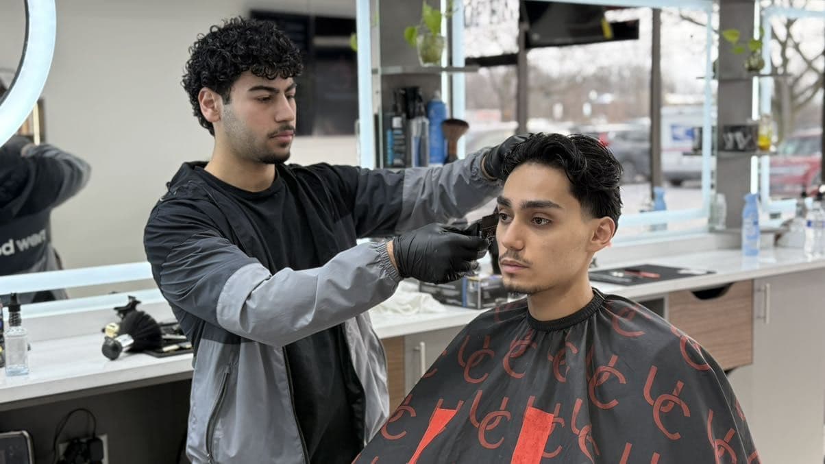 Barber AA fading a client's hair at Onyx Barber Co. in Canton